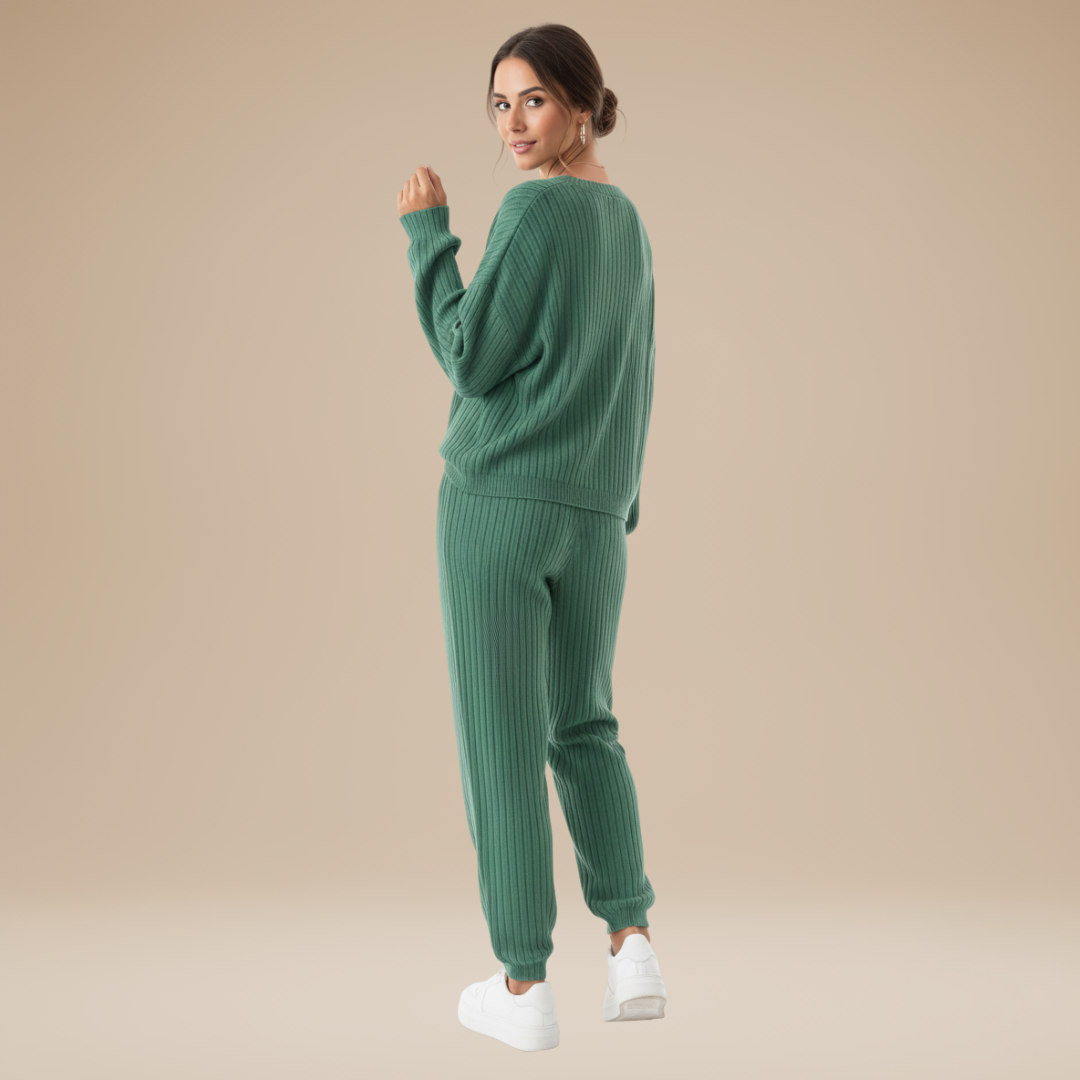 Milea | Completo Donna a Costine con Maglia a V e Pantaloni
