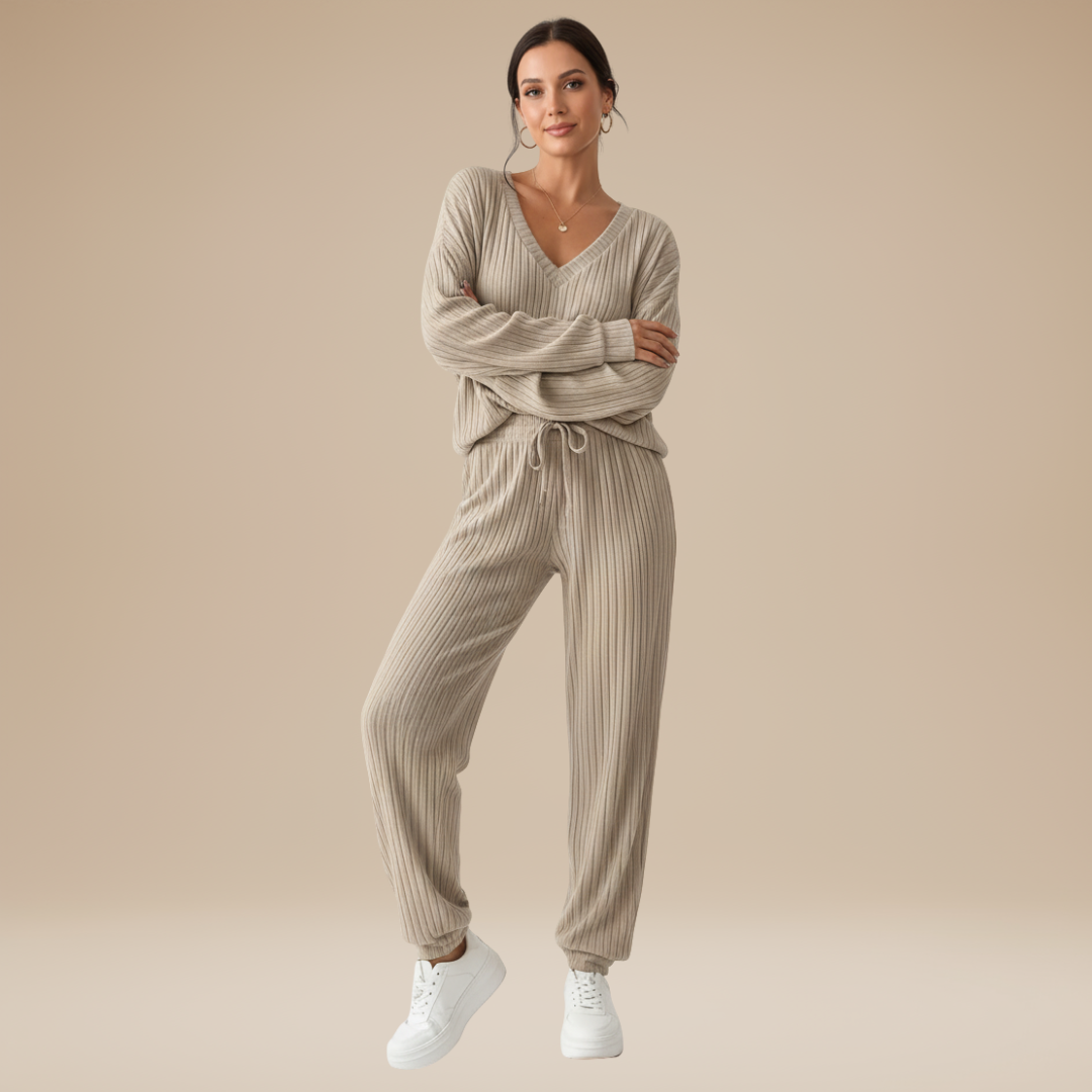 Milea | Completo Donna a Costine con Maglia a V e Pantaloni