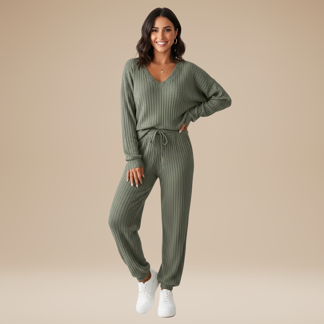 Milea | Completo Donna a Costine con Maglia a V e Pantaloni
